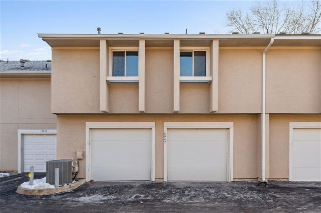 10902 Bradshaw Street