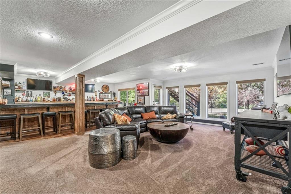 2301 NE Colonnade Avenue