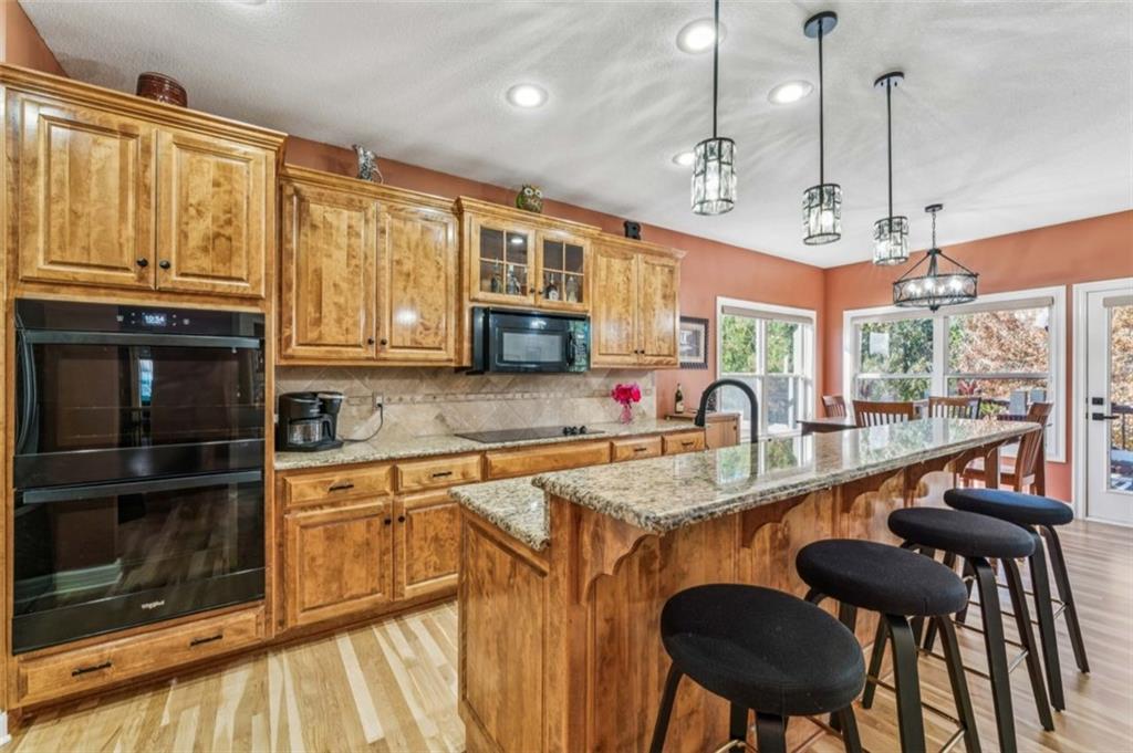 2301 NE Colonnade Avenue