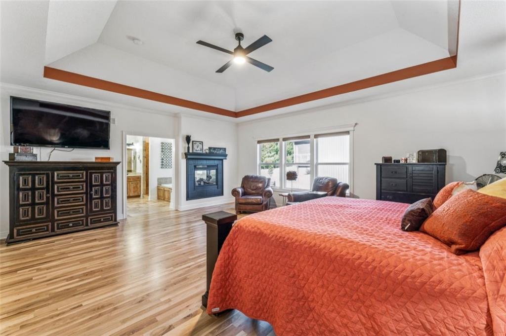 2301 NE Colonnade Avenue