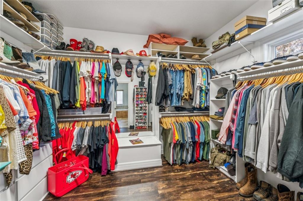 2301 NE Colonnade Avenue