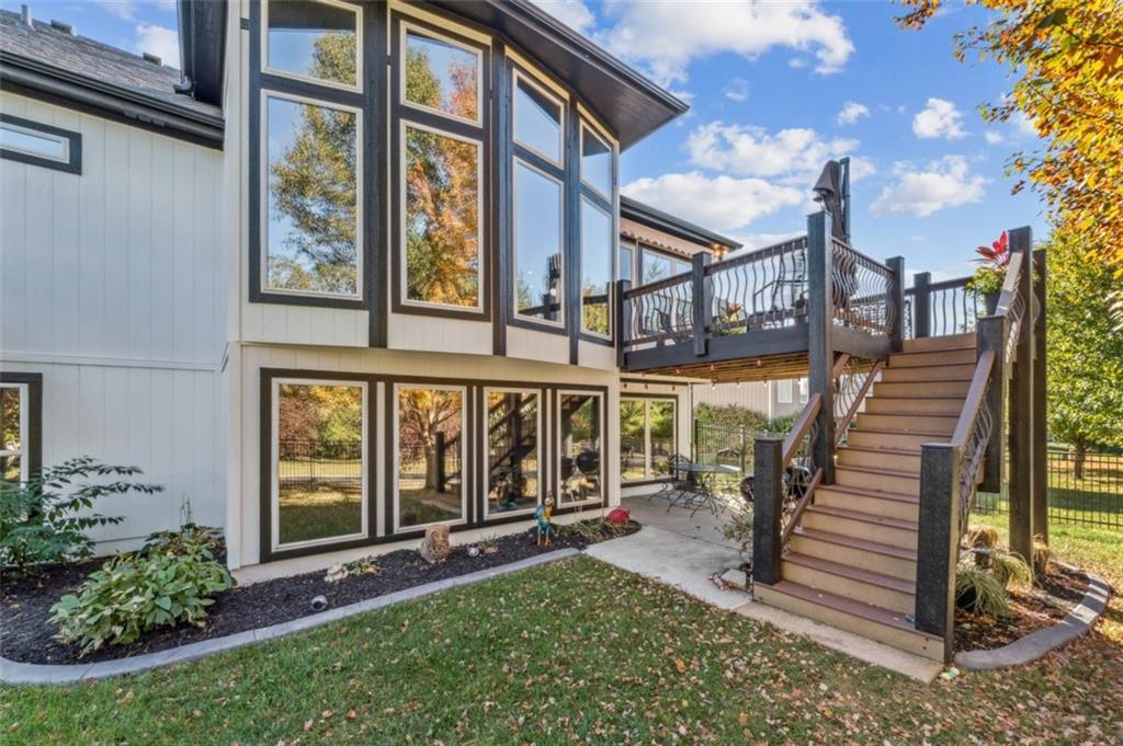 2301 NE Colonnade Avenue