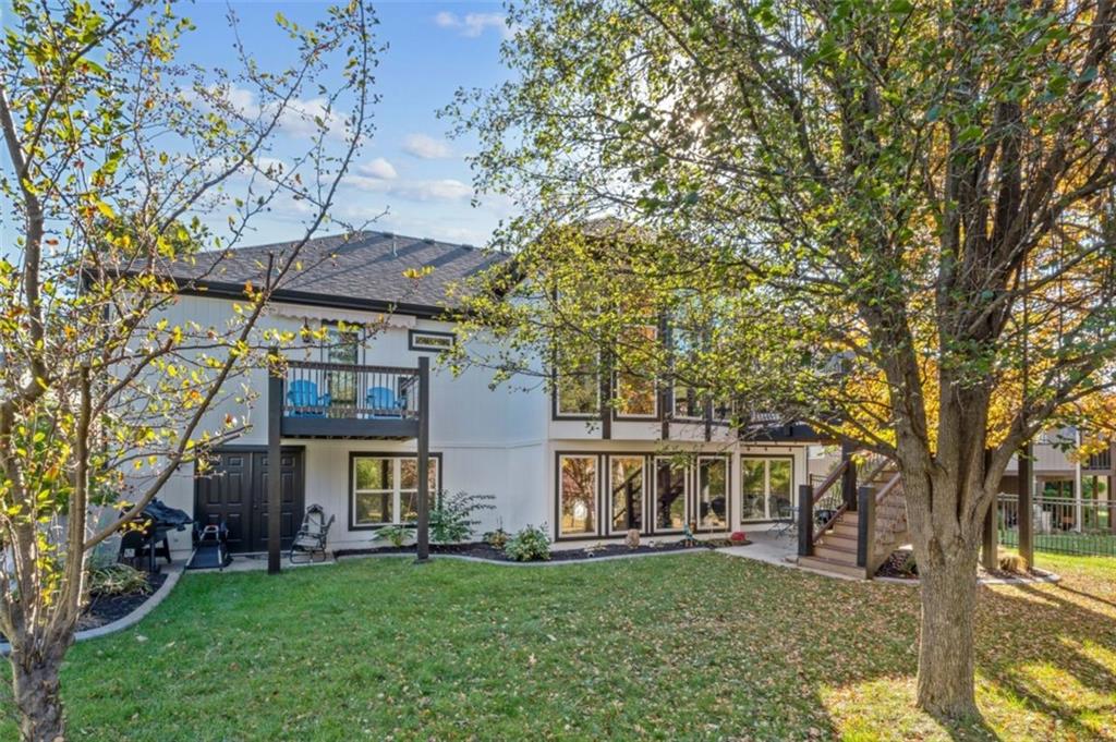 2301 NE Colonnade Avenue