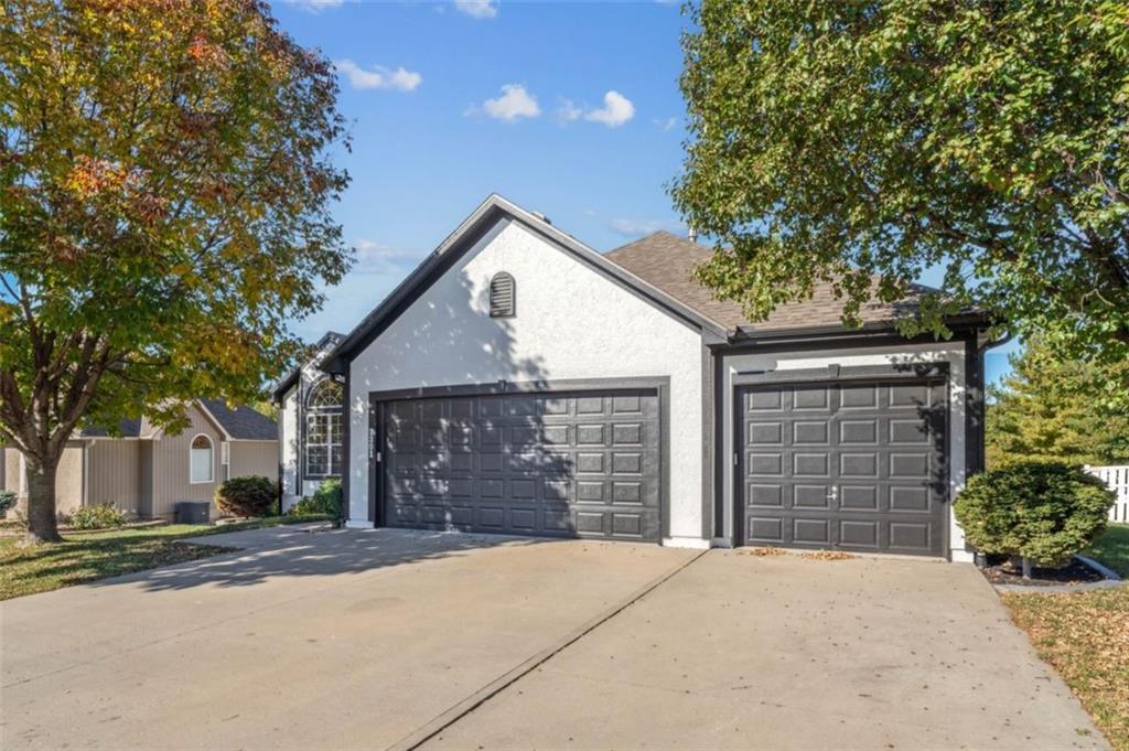 2301 NE Colonnade Avenue