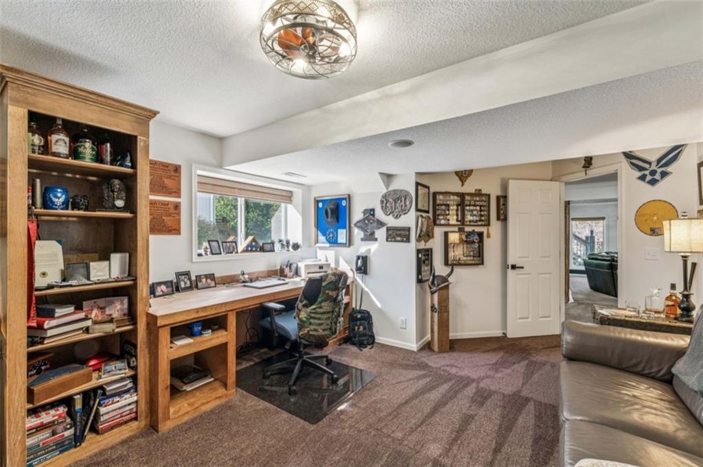 2301 NE Colonnade Avenue