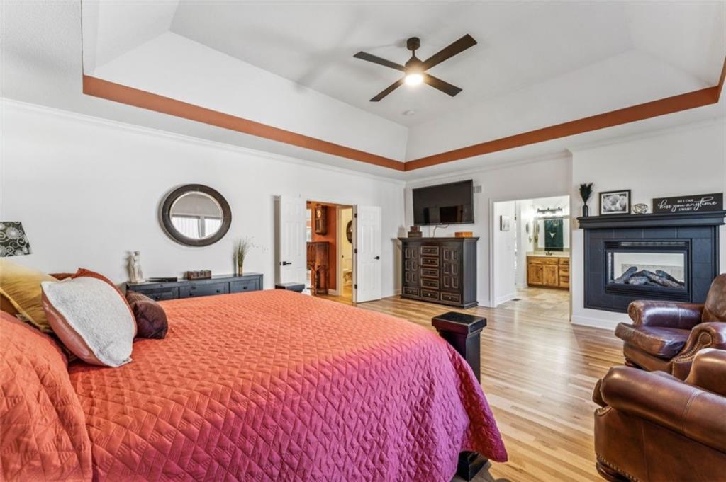 2301 NE Colonnade Avenue