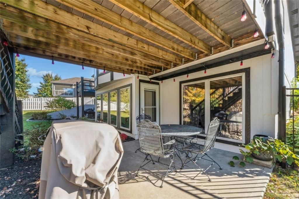 2301 NE Colonnade Avenue