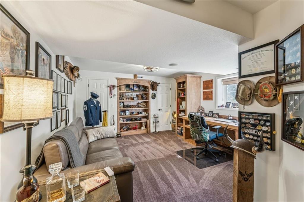 2301 NE Colonnade Avenue