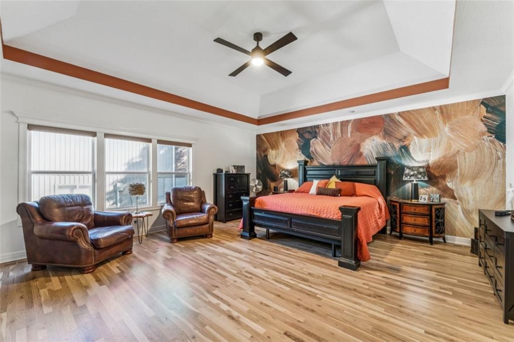 2301 NE Colonnade Avenue