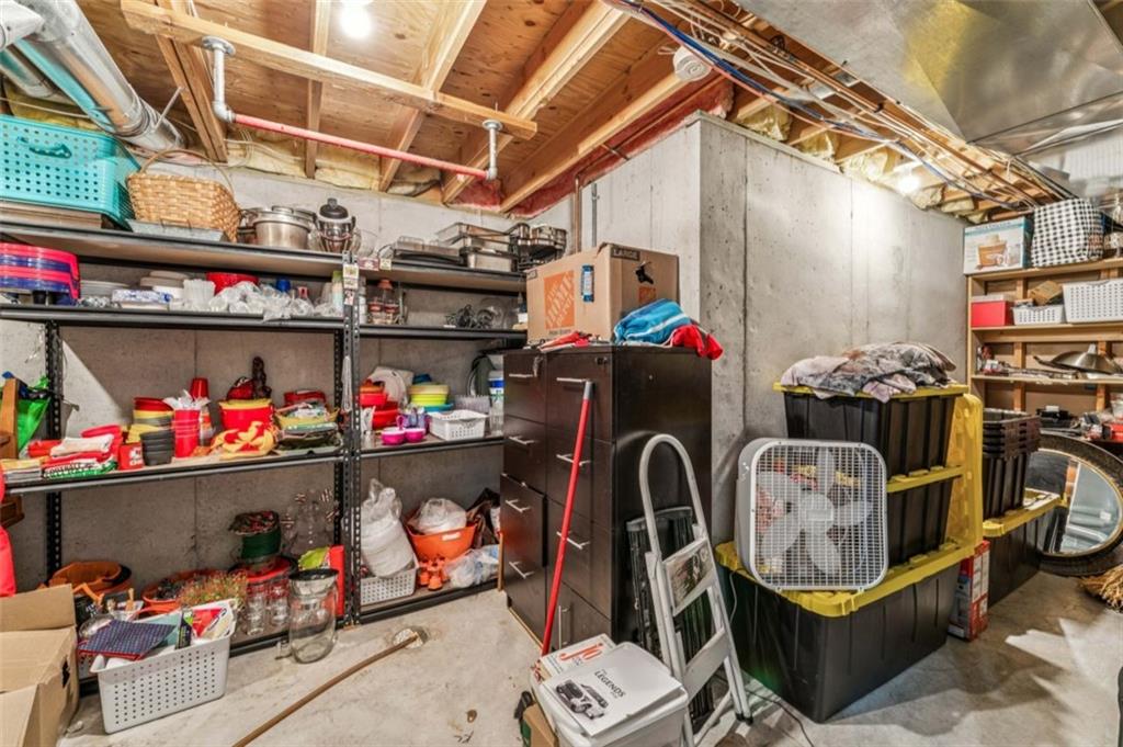 2301 NE Colonnade Avenue