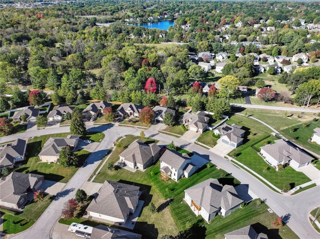 2301 NE Colonnade Avenue