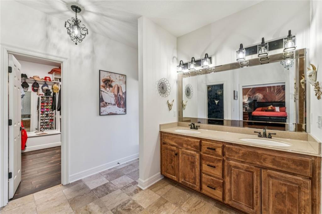 2301 NE Colonnade Avenue