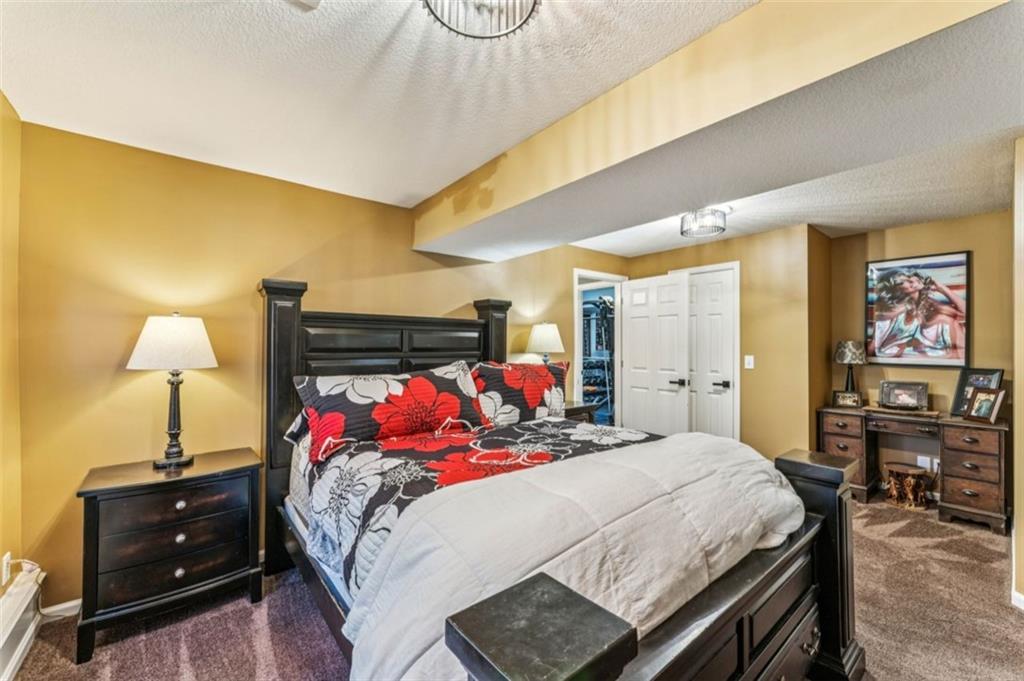 2301 NE Colonnade Avenue