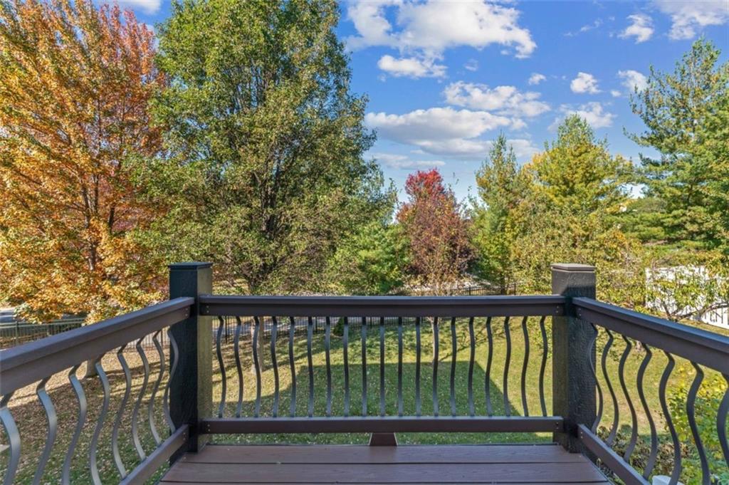 2301 NE Colonnade Avenue