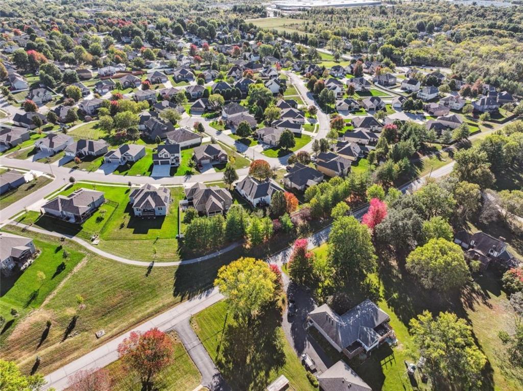 2301 NE Colonnade Avenue