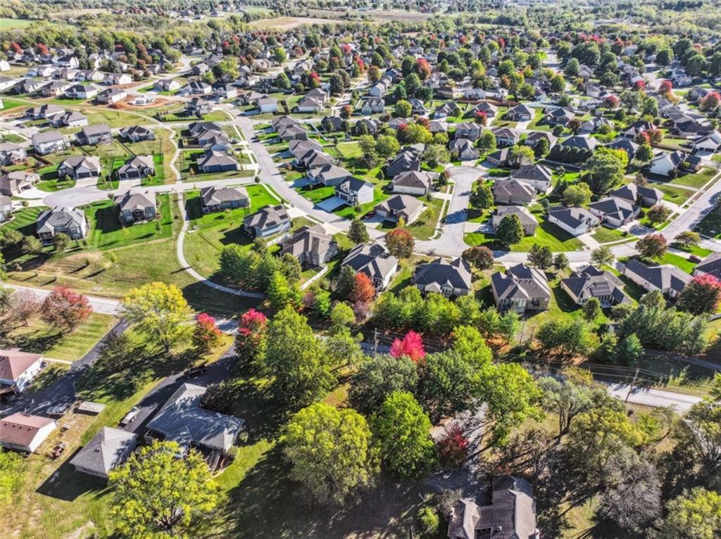 2301 NE Colonnade Avenue