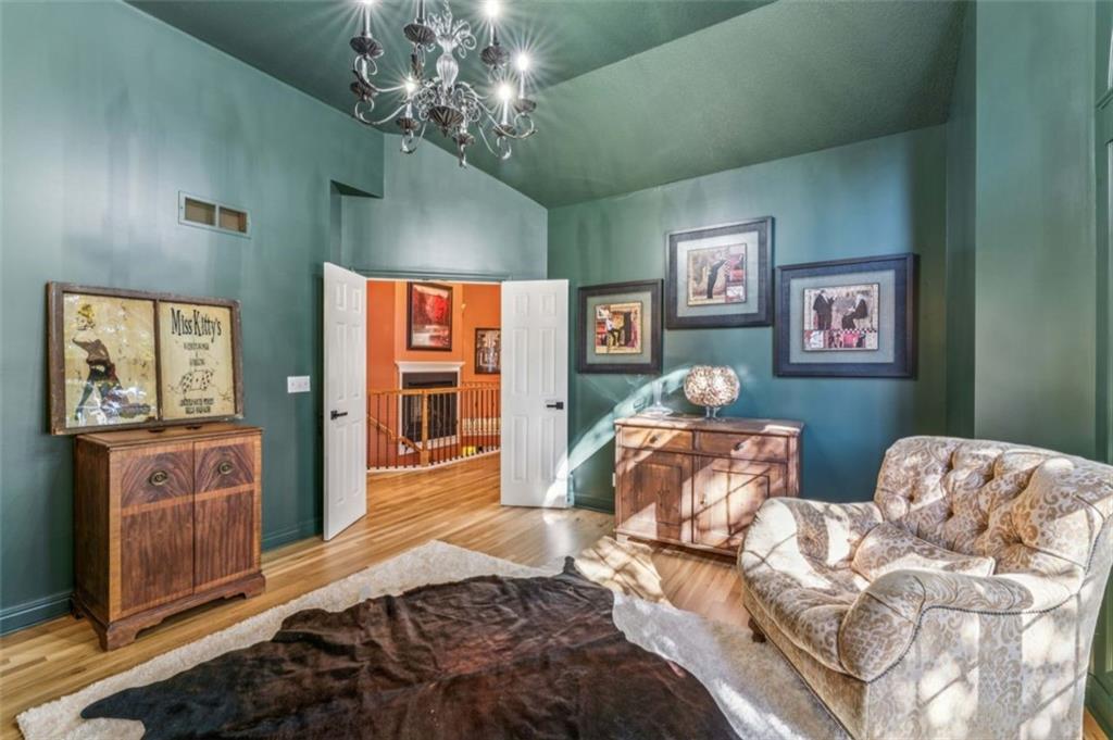 2301 NE Colonnade Avenue