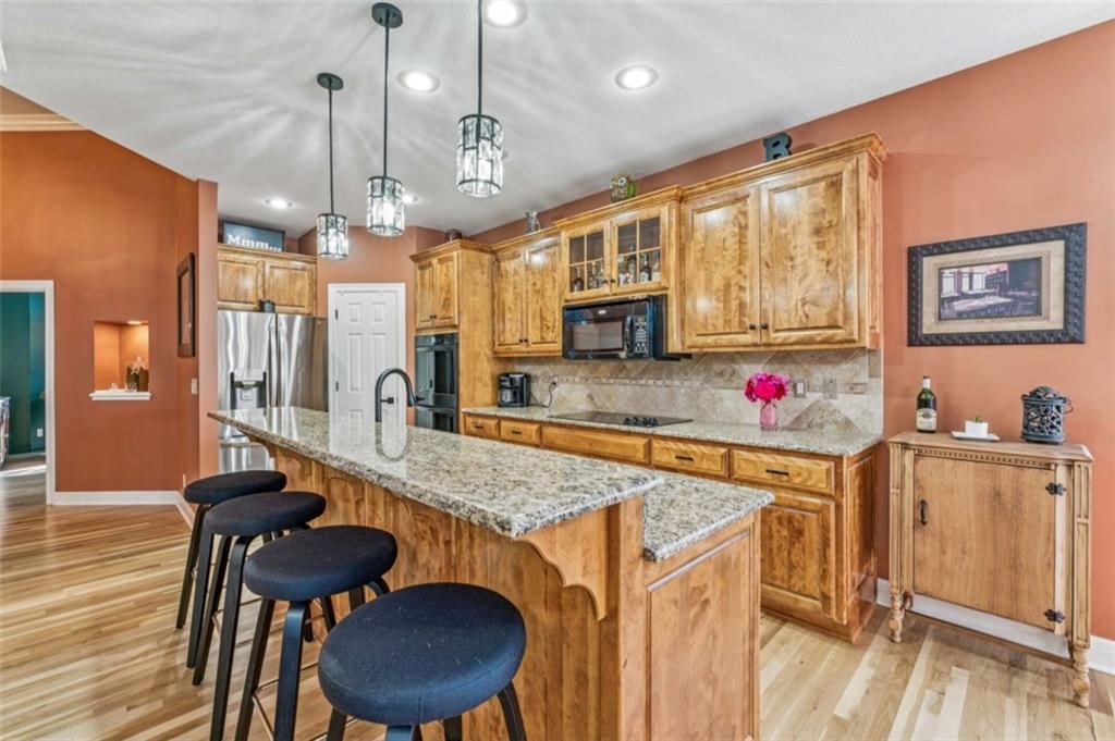 2301 NE Colonnade Avenue