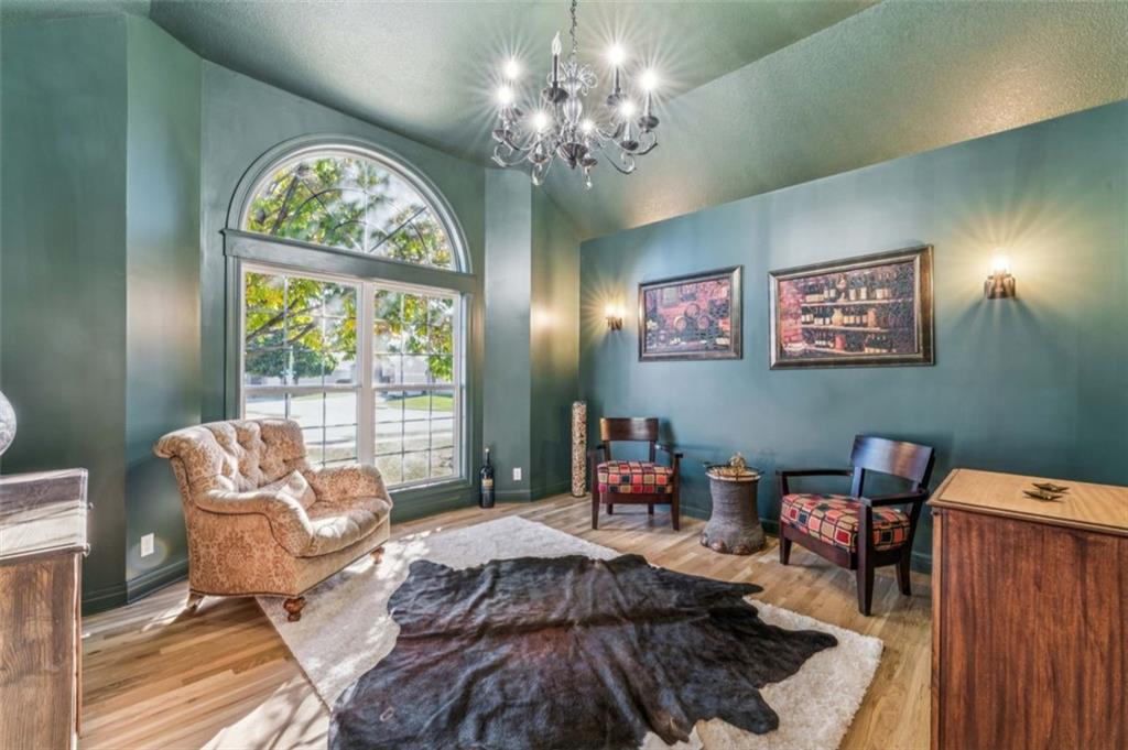 2301 NE Colonnade Avenue