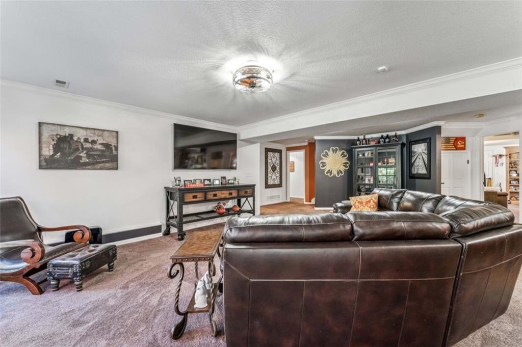 2301 NE Colonnade Avenue