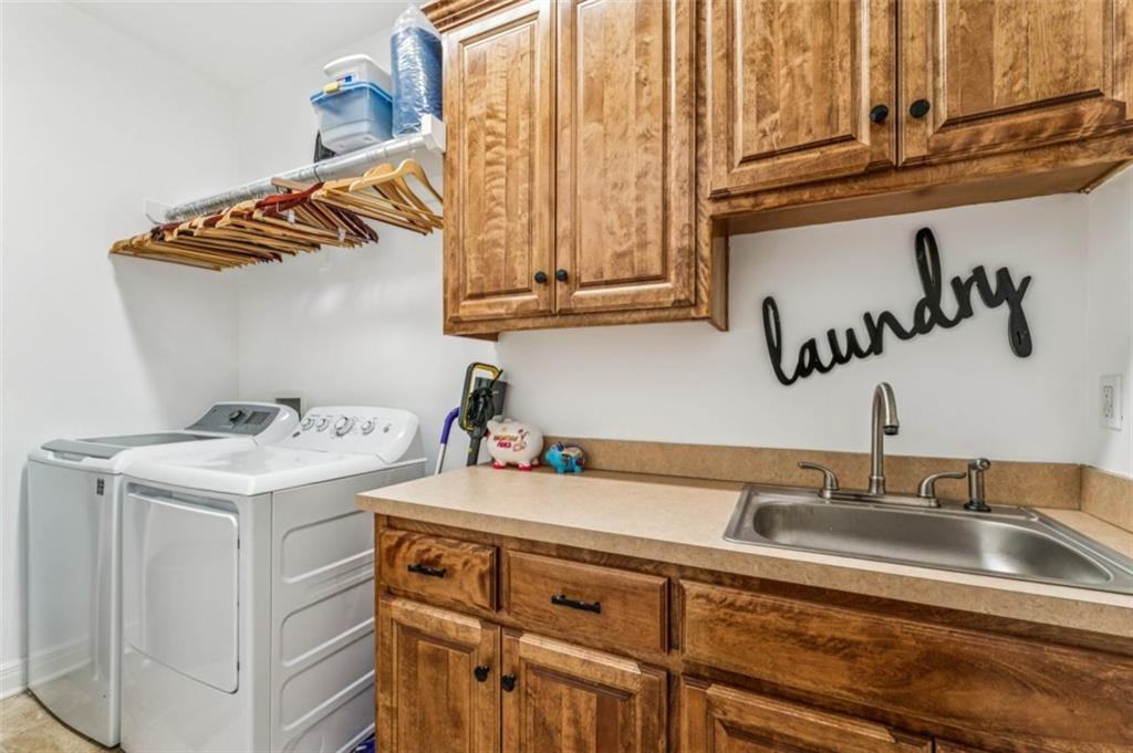 2301 NE Colonnade Avenue