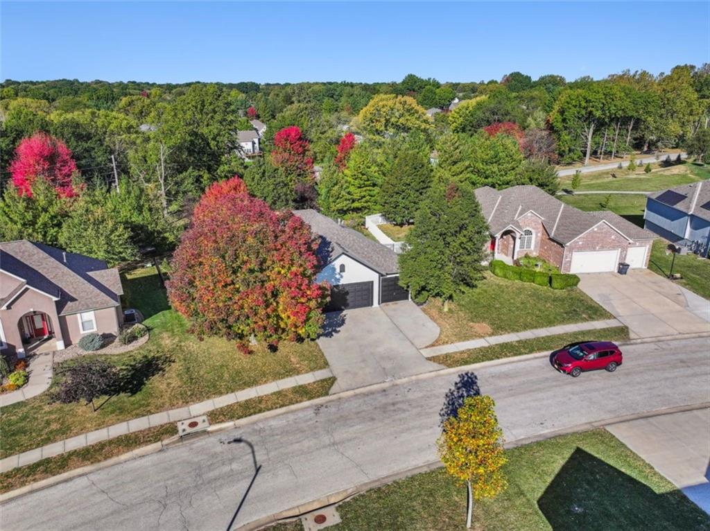 2301 NE Colonnade Avenue