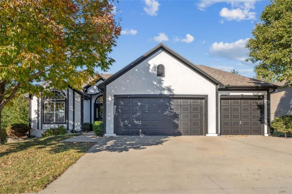 2301 NE Colonnade Avenue