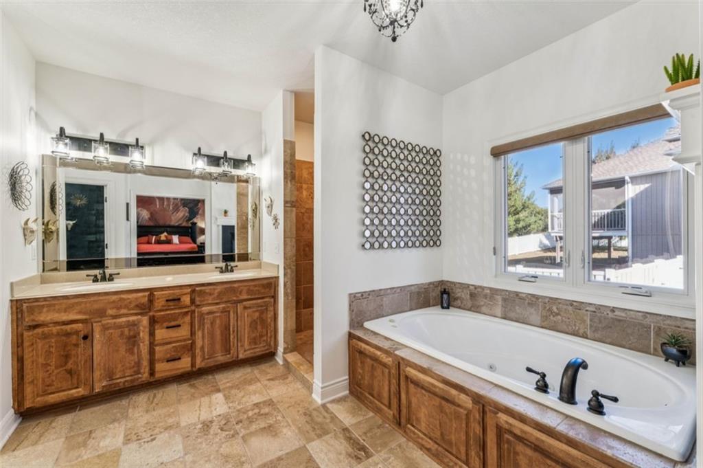 2301 NE Colonnade Avenue