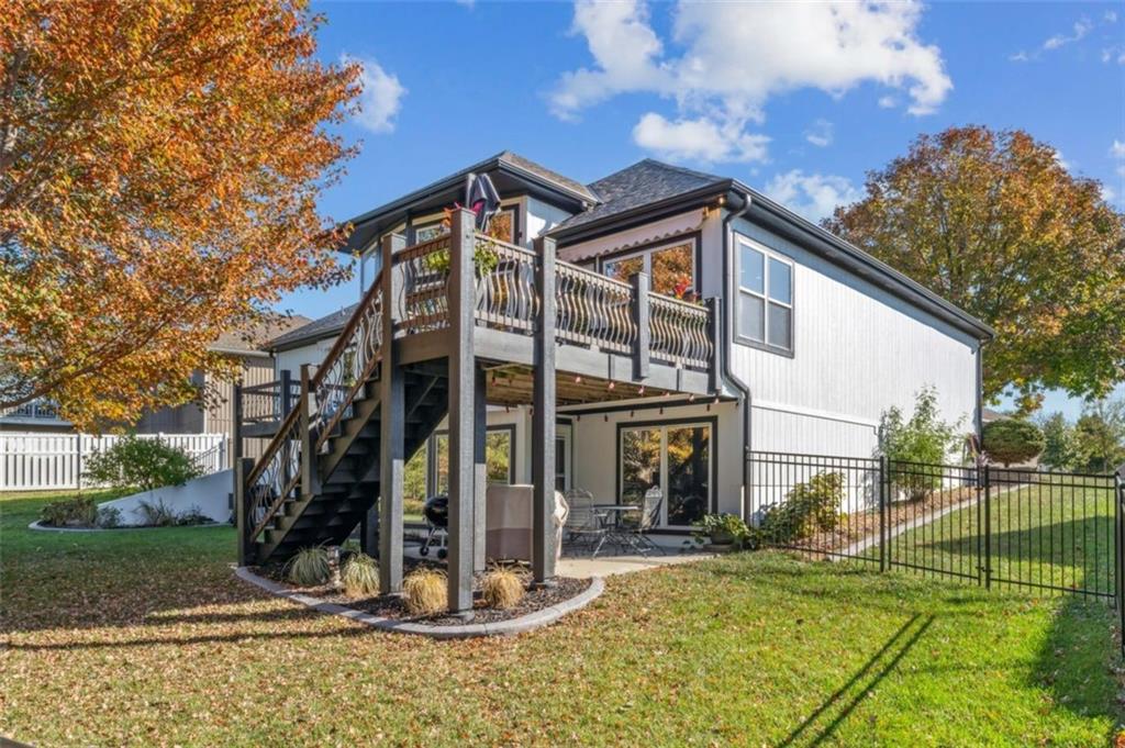 2301 NE Colonnade Avenue