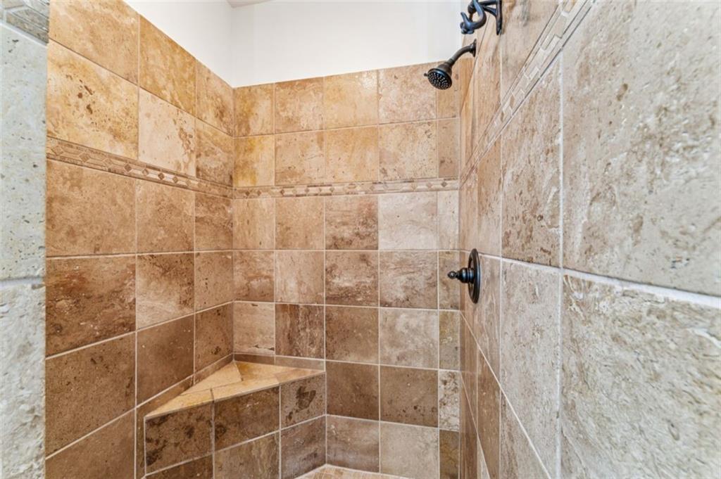 2301 NE Colonnade Avenue