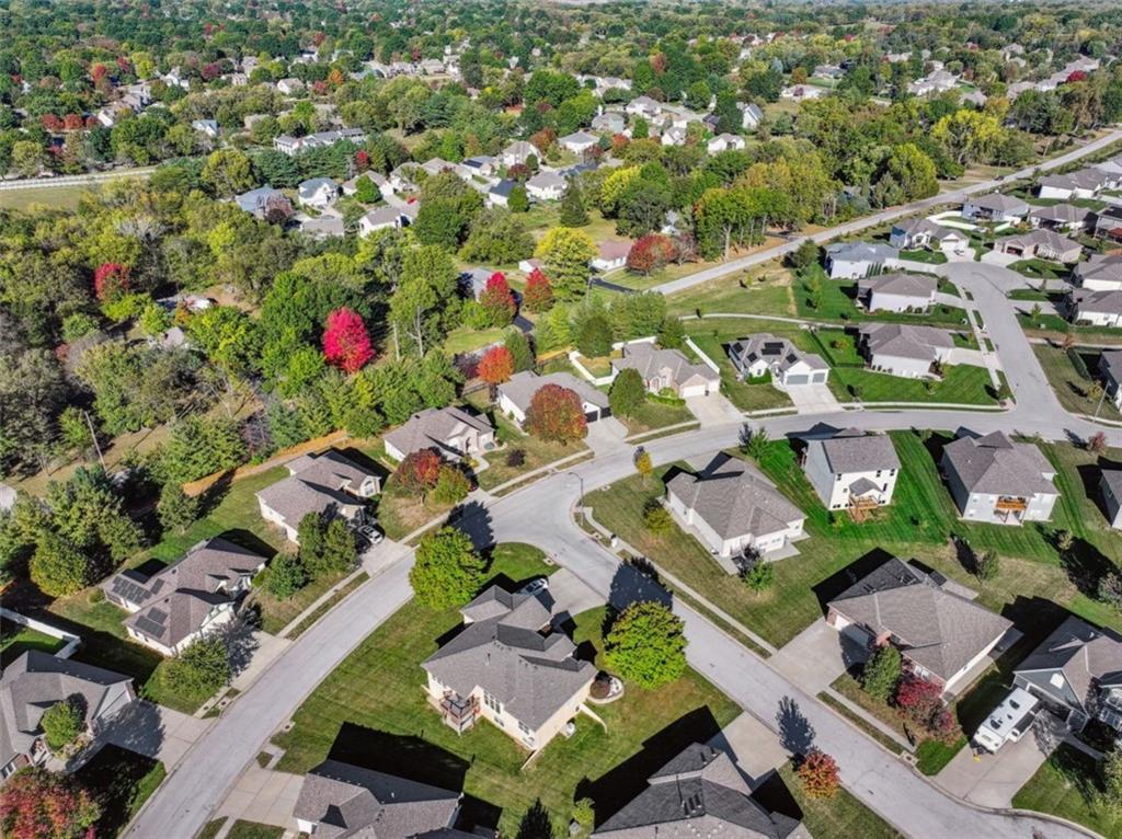 2301 NE Colonnade Avenue