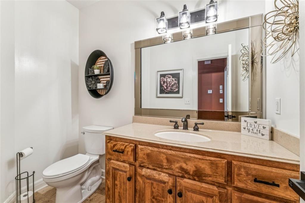 2301 NE Colonnade Avenue