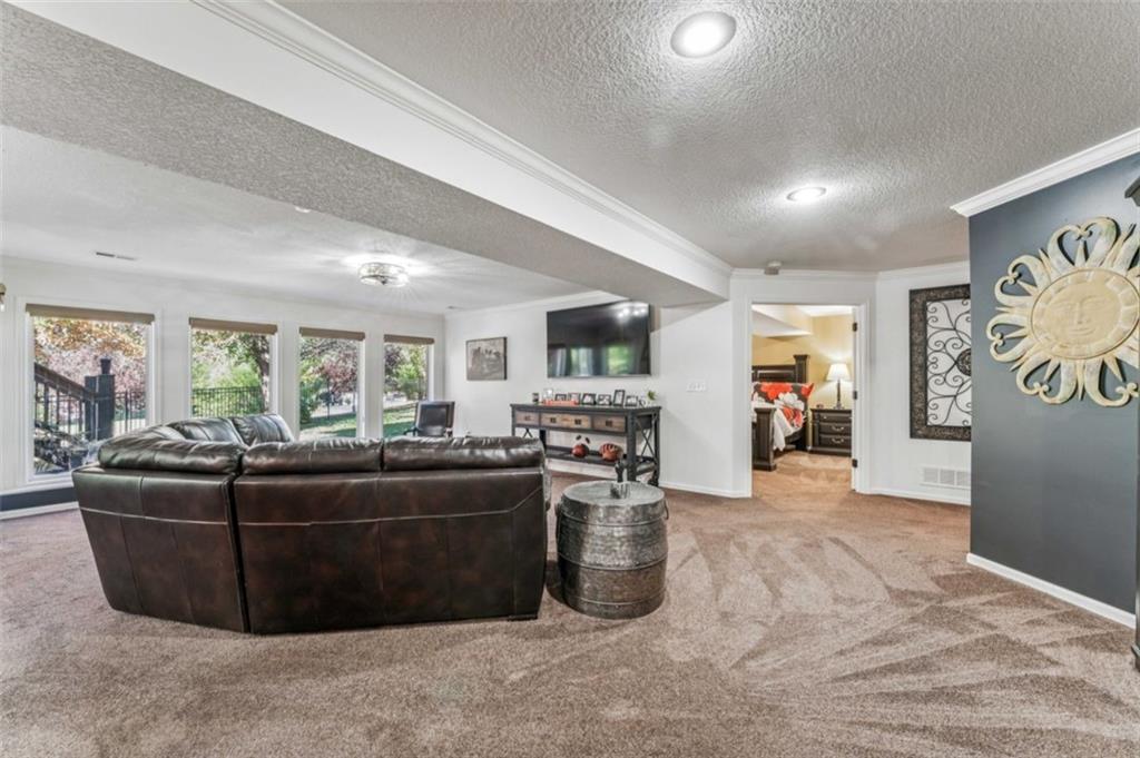 2301 NE Colonnade Avenue