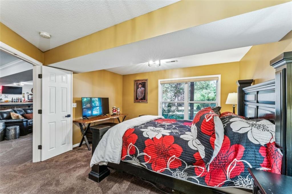 2301 NE Colonnade Avenue