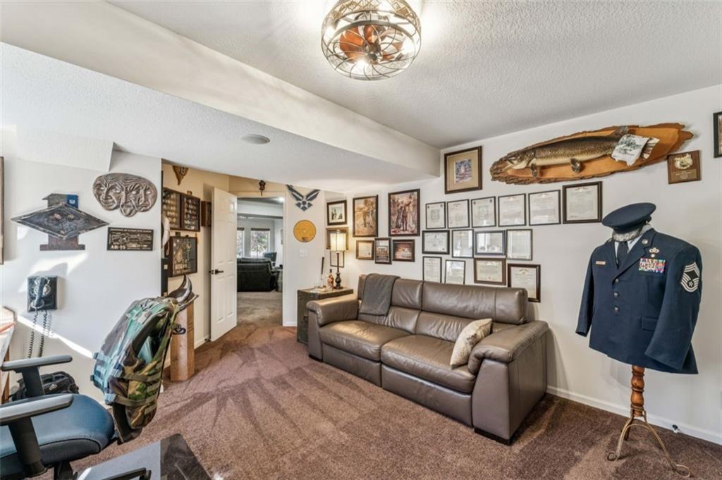 2301 NE Colonnade Avenue