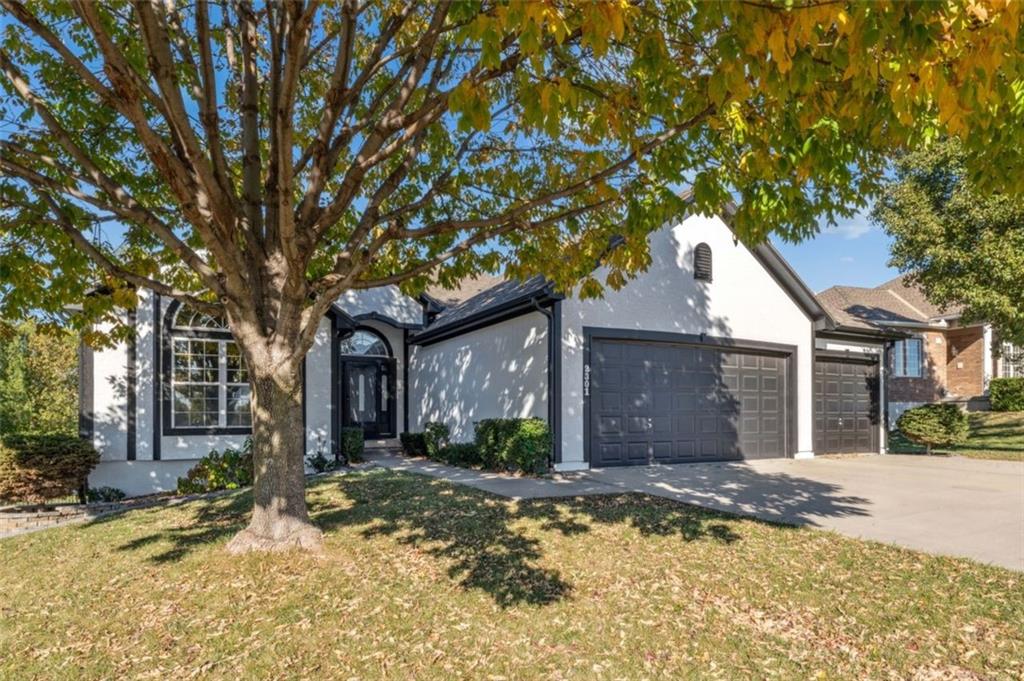 2301 NE Colonnade Avenue