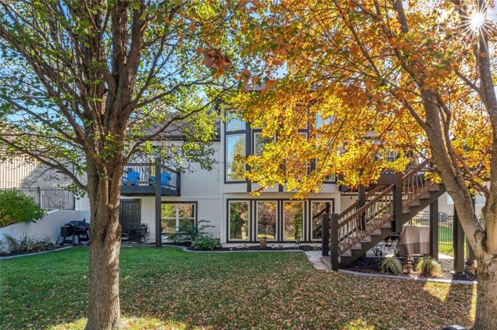 2301 NE Colonnade Avenue