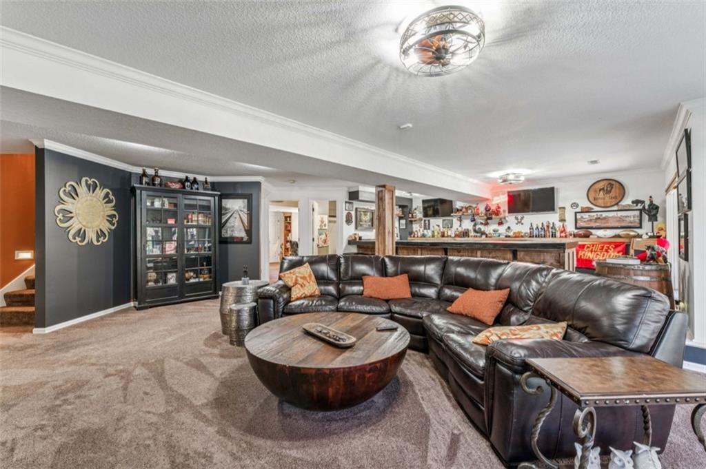 2301 NE Colonnade Avenue