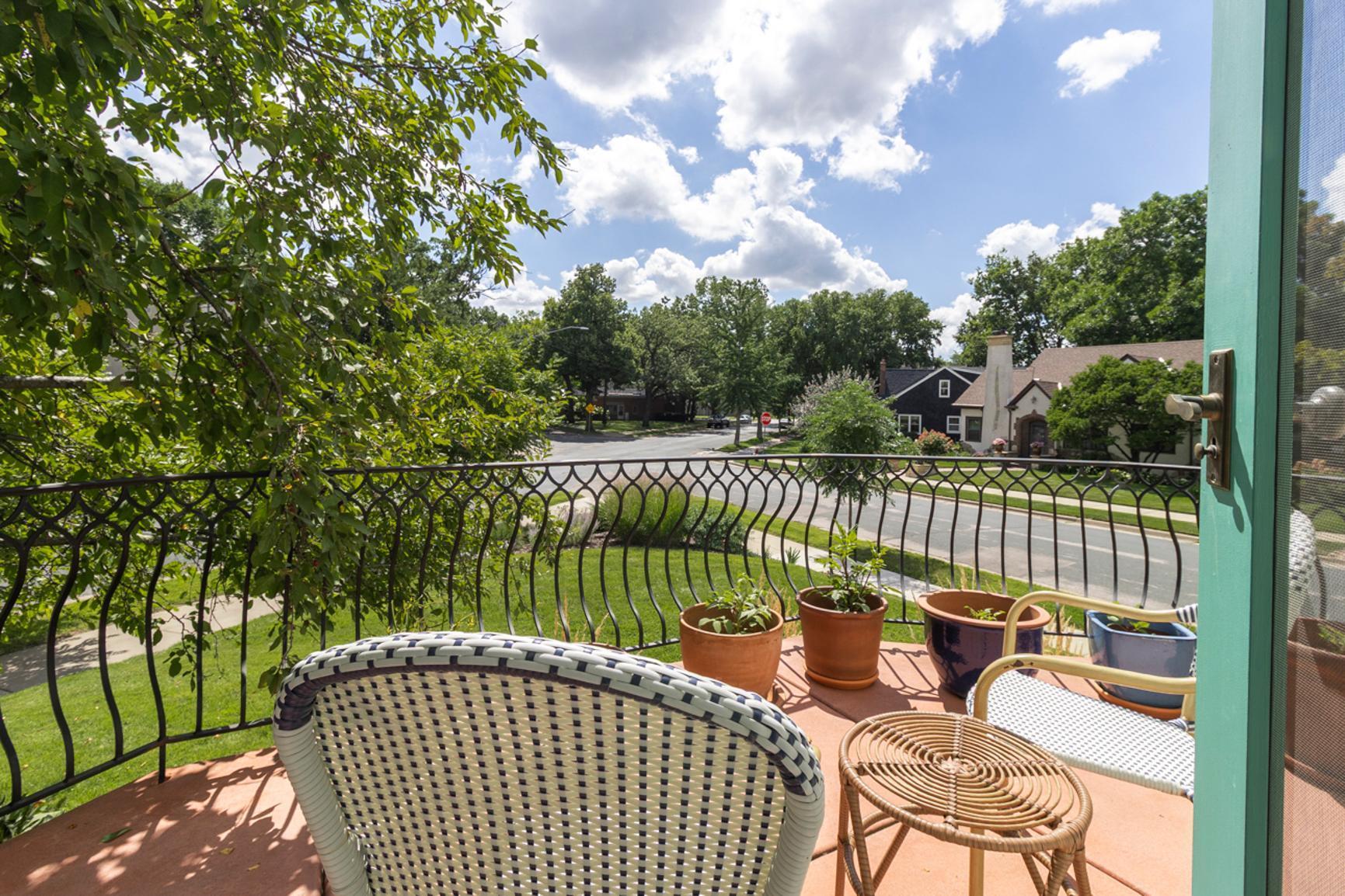 628 Cedar Lake Road S