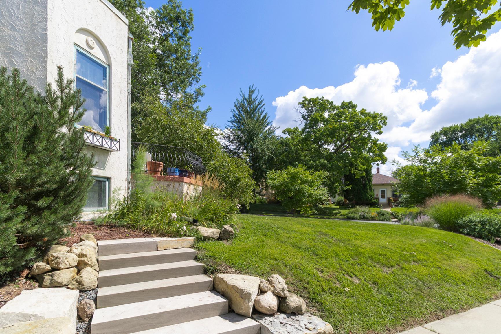 628 Cedar Lake Road S