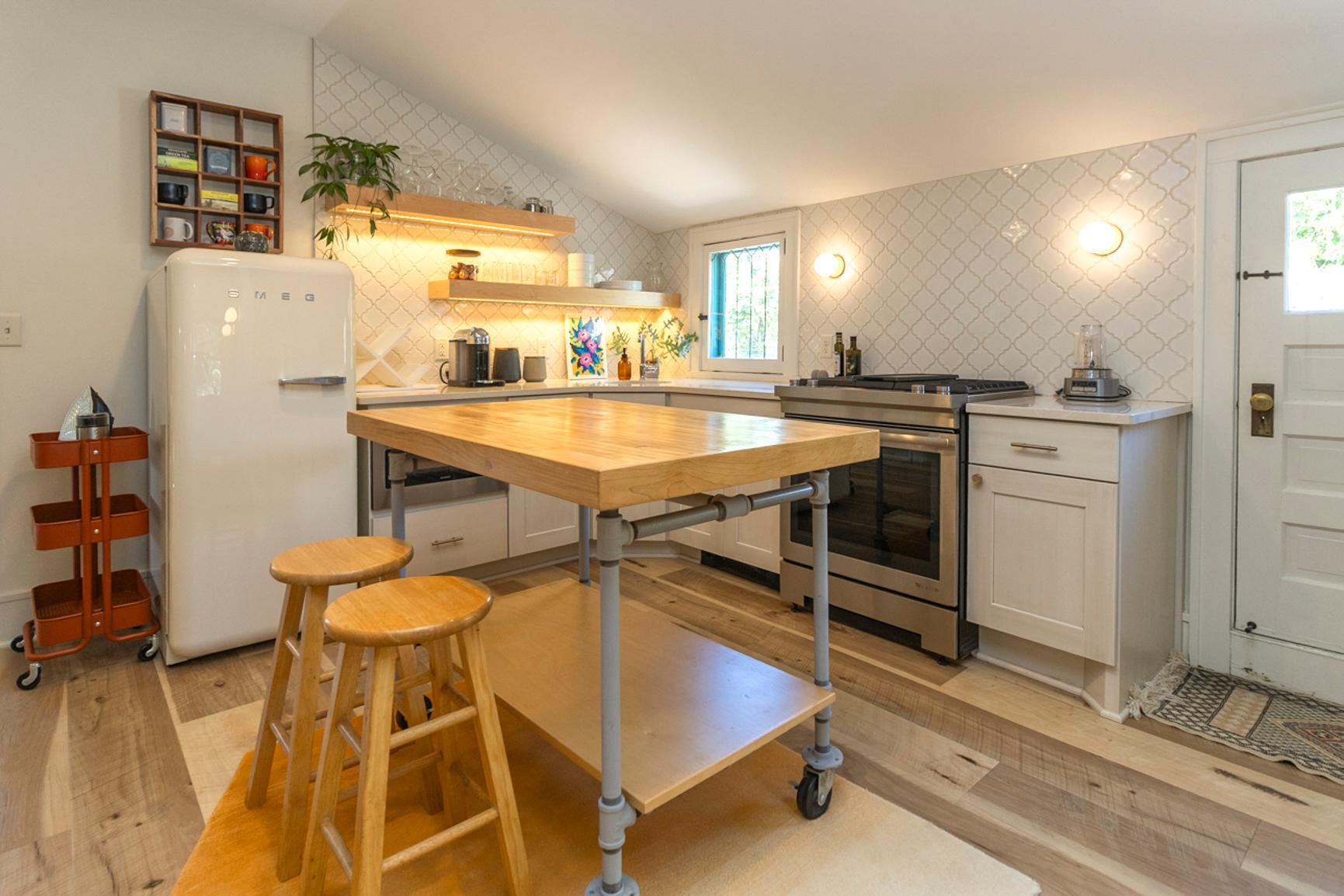 628 Cedar Lake Road S