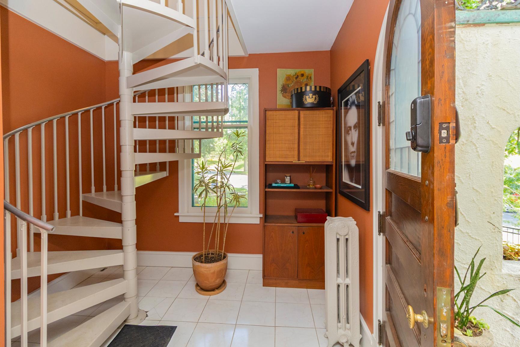 628 Cedar Lake Road S