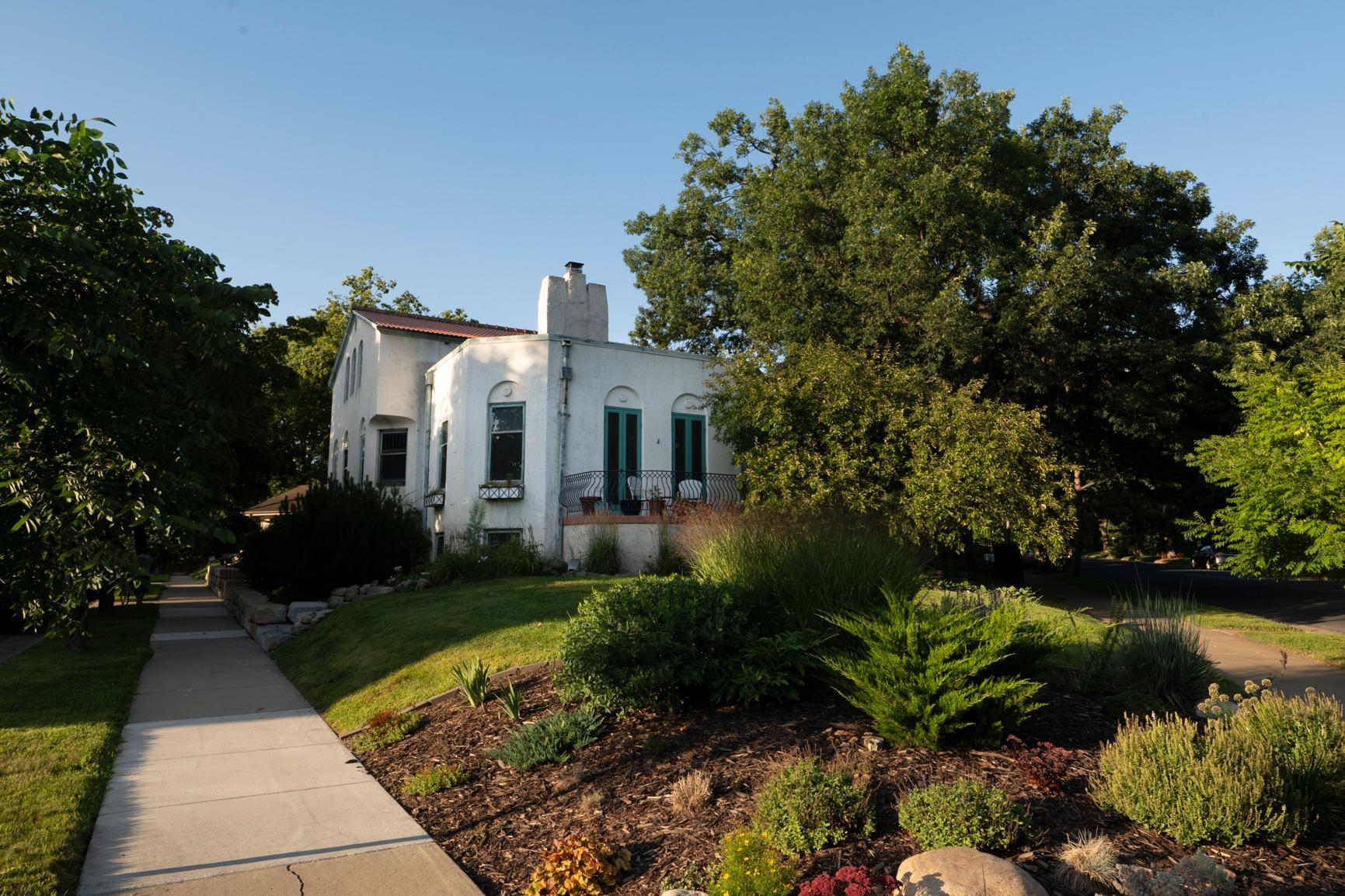 628 Cedar Lake Road S