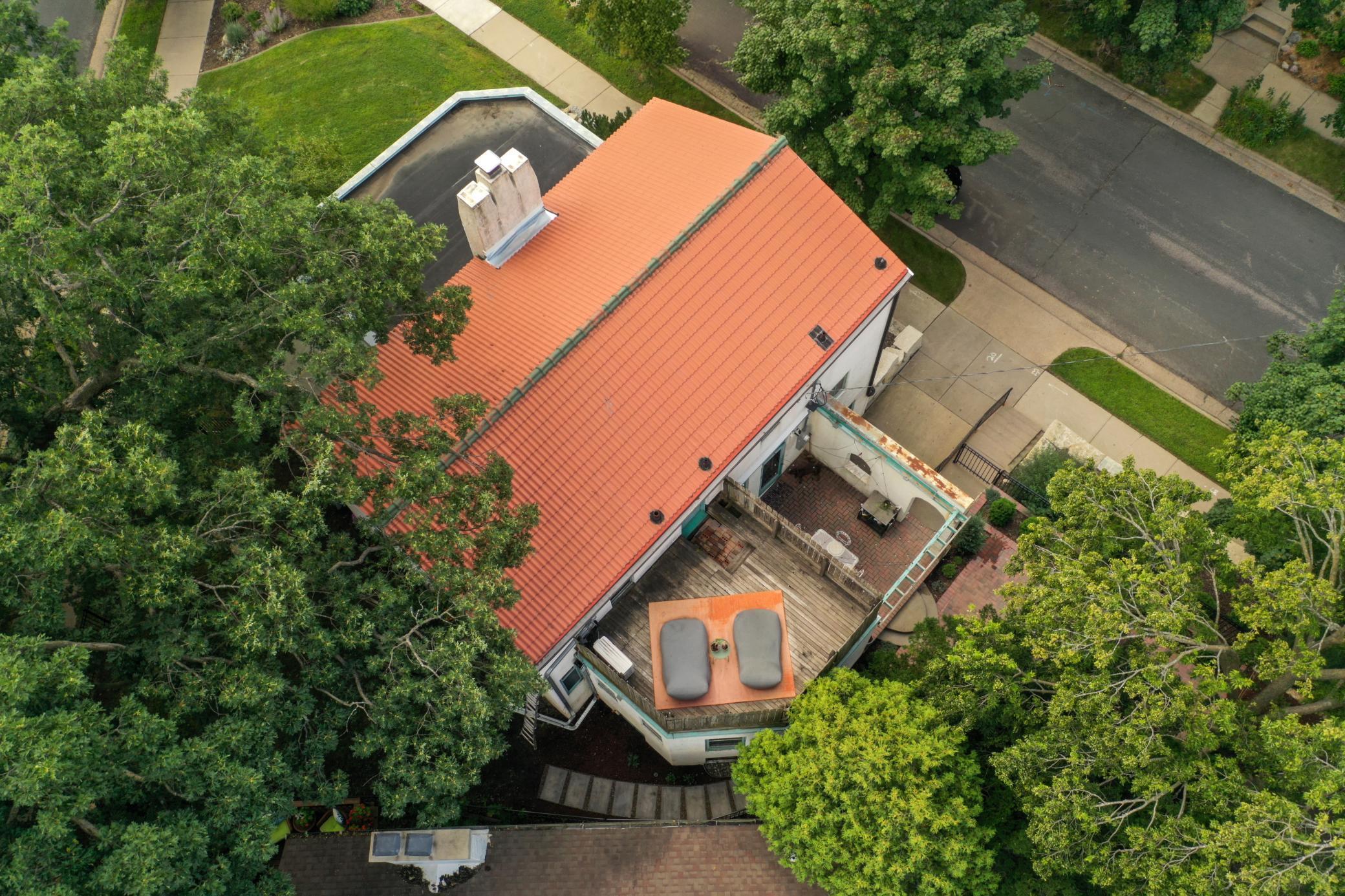 628 Cedar Lake Road S