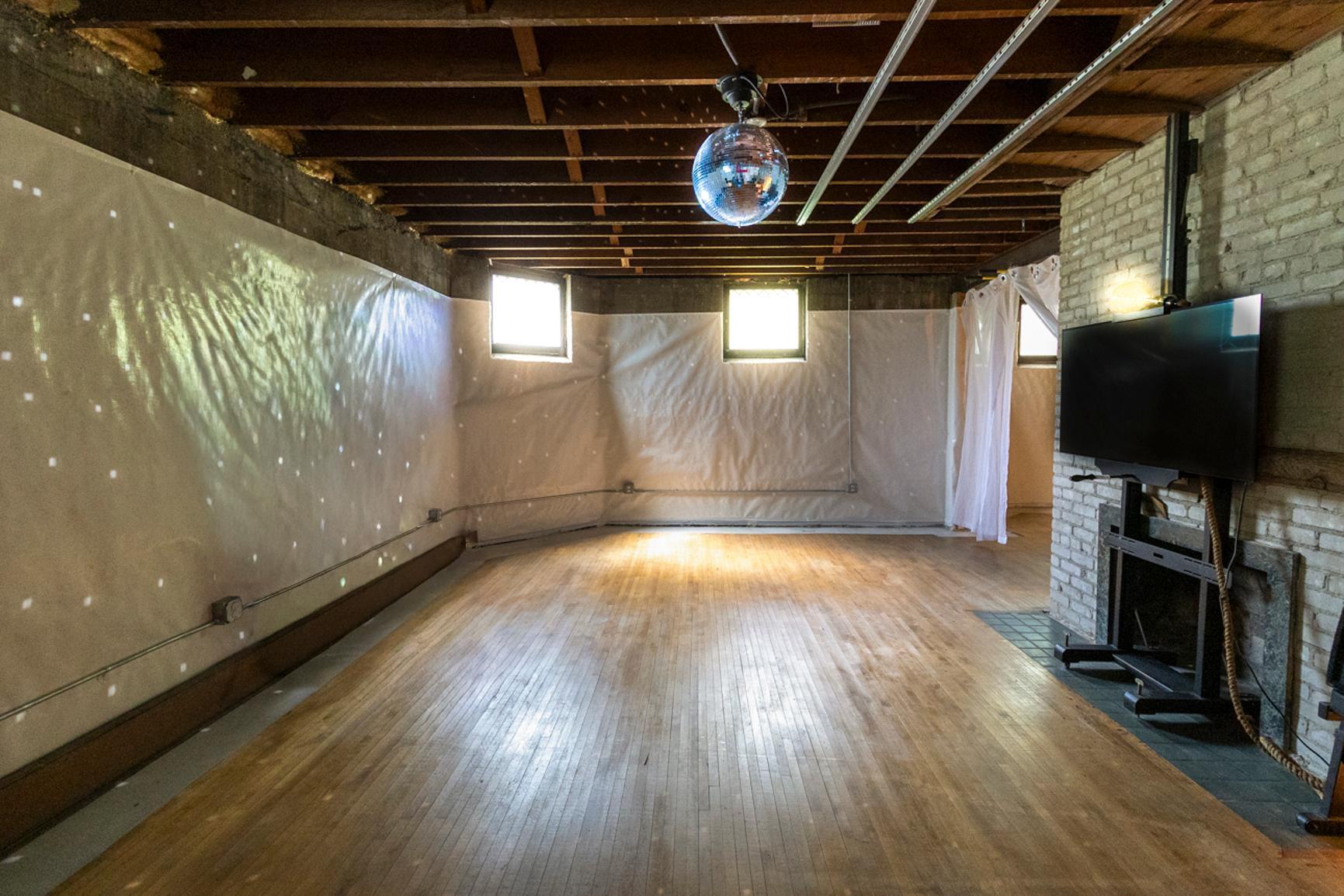 628 Cedar Lake Road S