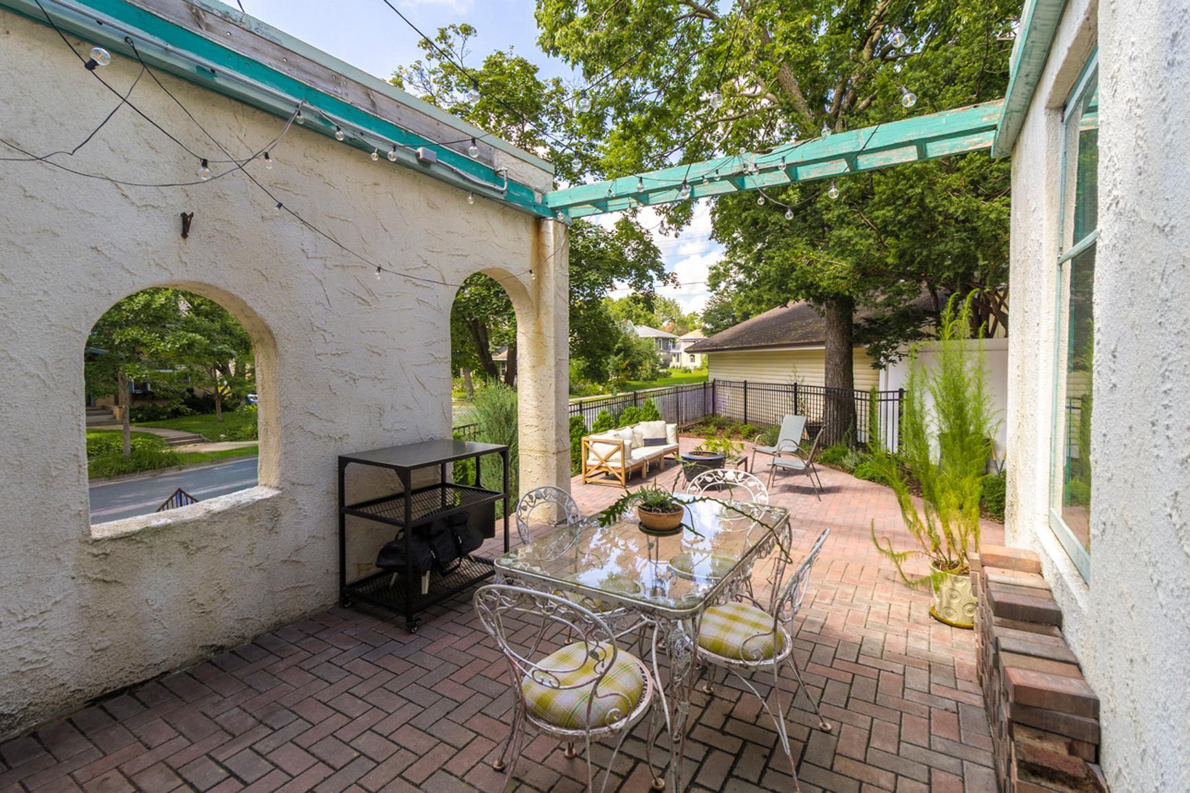 628 Cedar Lake Road S