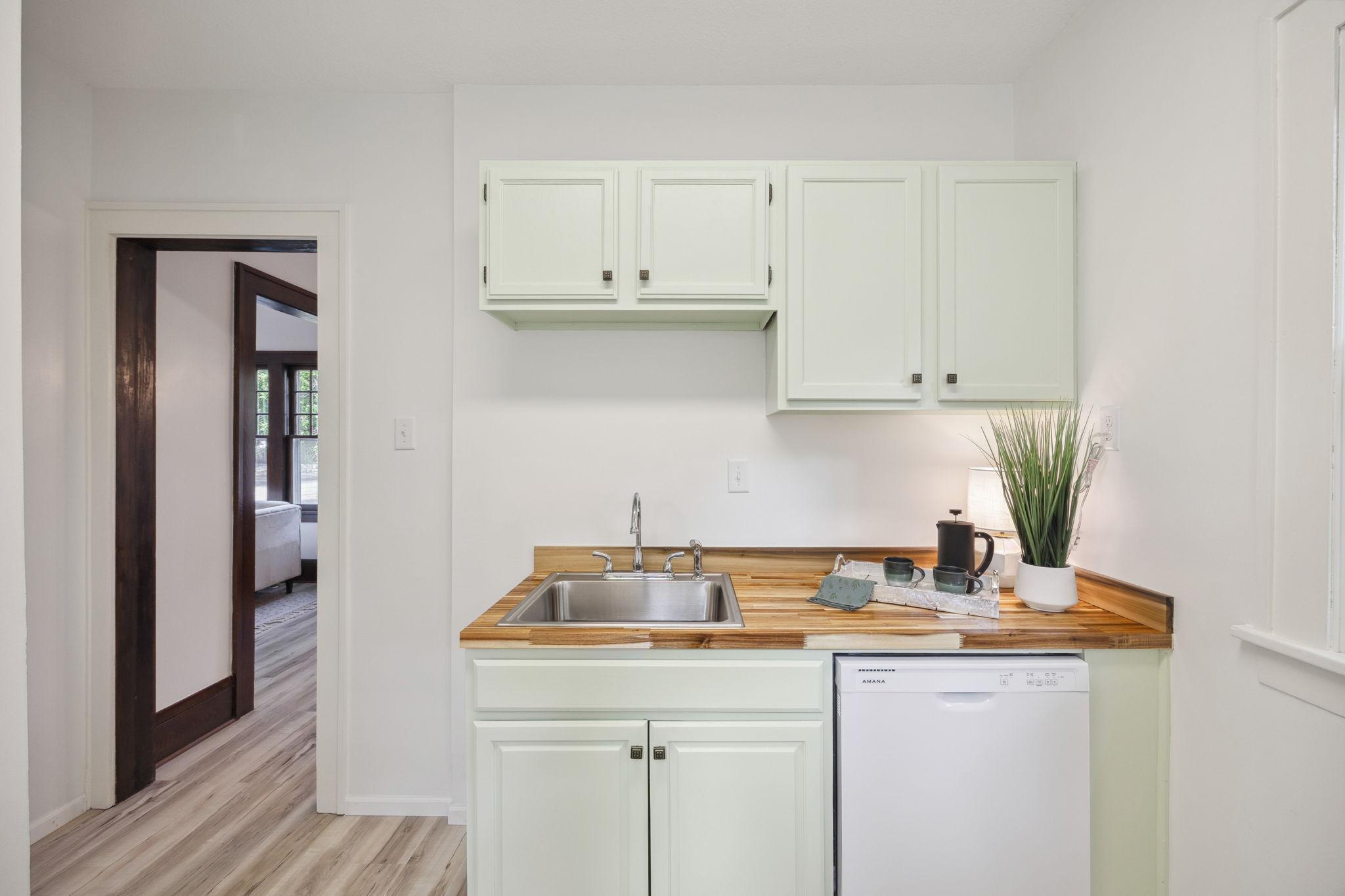 613 W 38th Street