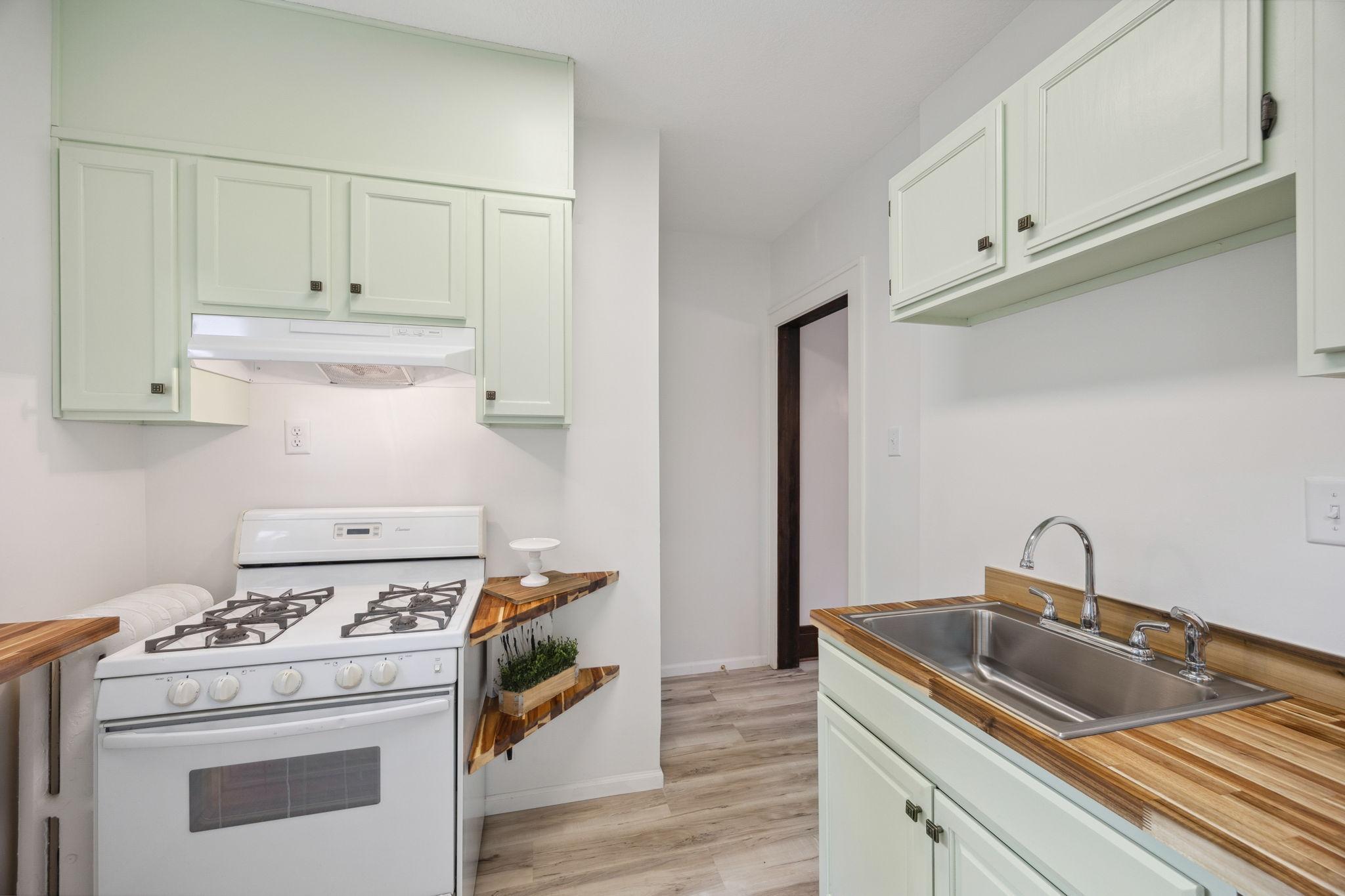 613 W 38th Street