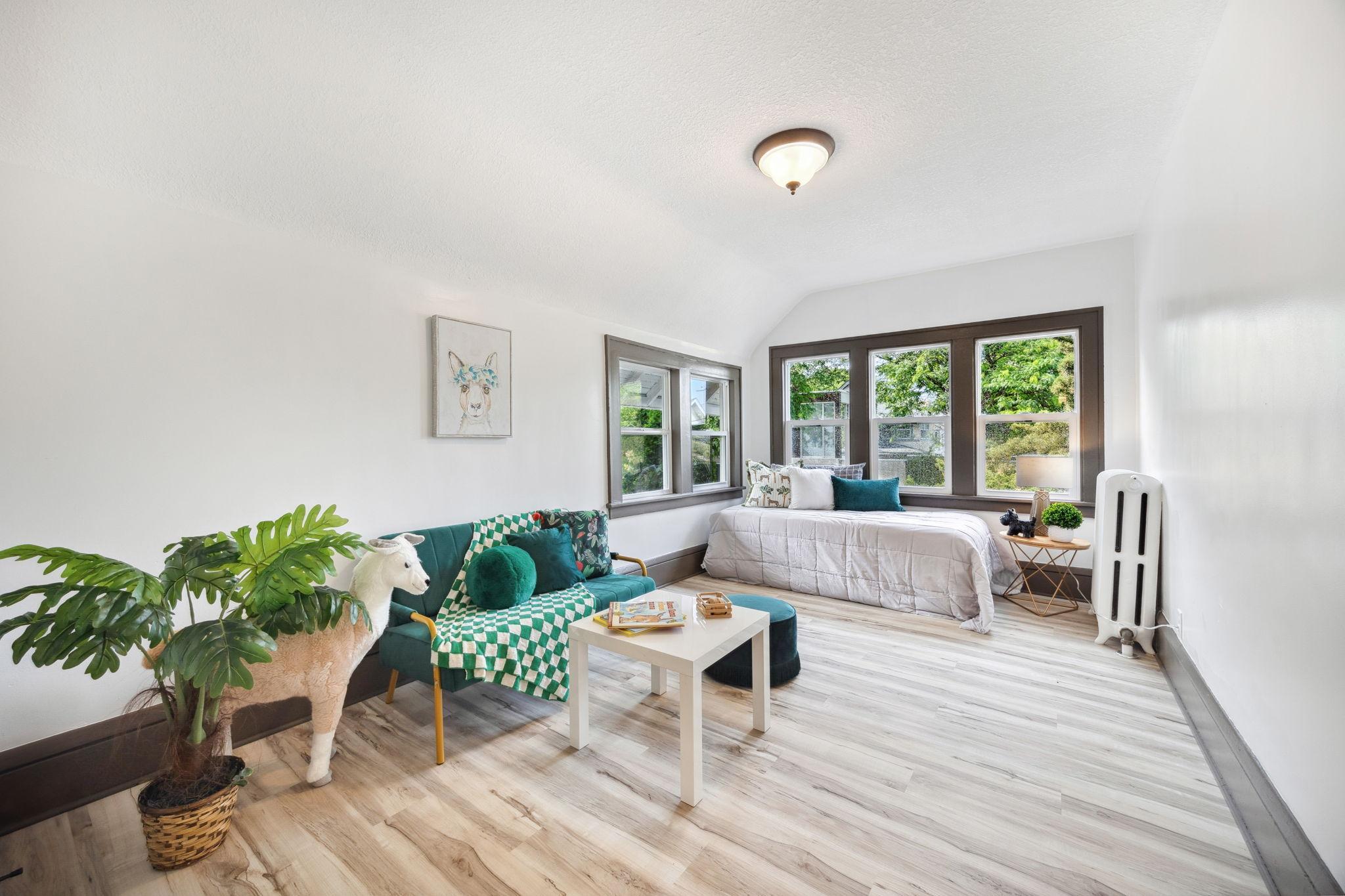 613 W 38th Street