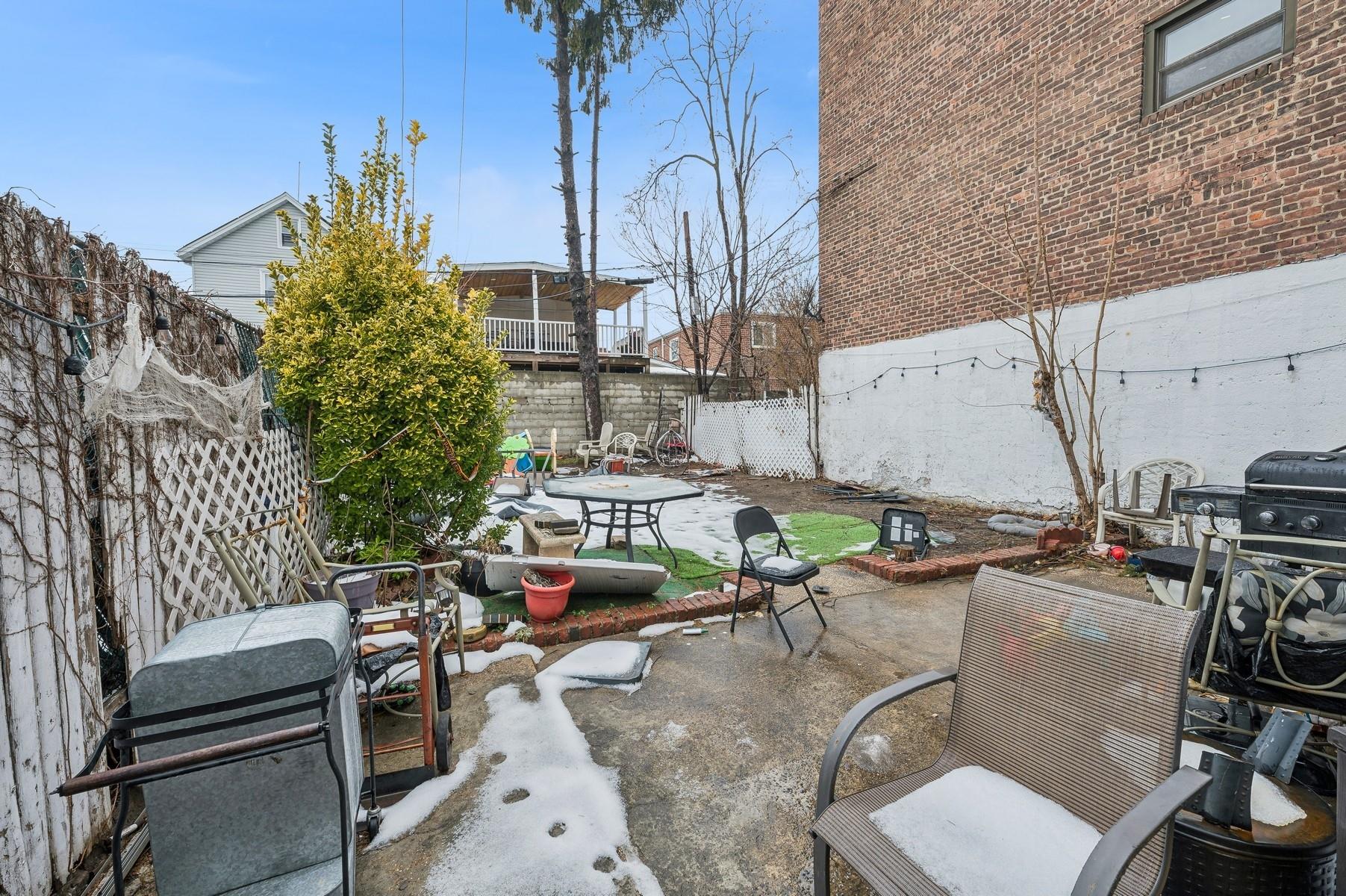 2423 Frisby Avenue